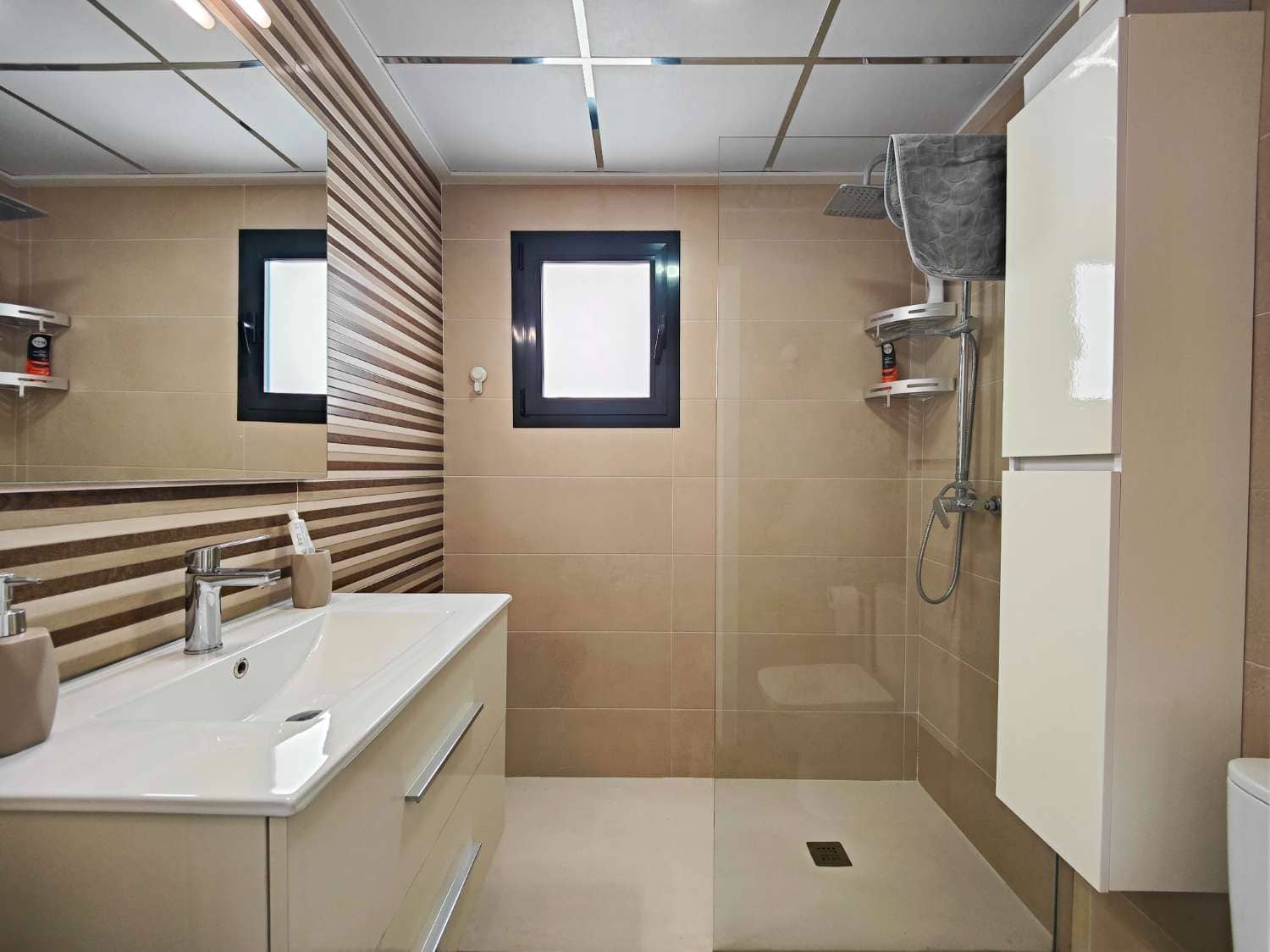 3 soveværelse Lejlighed til salg i Guardamar del Segura med swimmingpool garage - € 289.900 (Ref: 9644649)