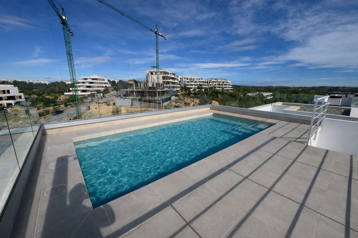 Apartamento de 2 habitaciones en Las Colinas Golf en venta con piscina - 945.000 € (Ref: 9647867)