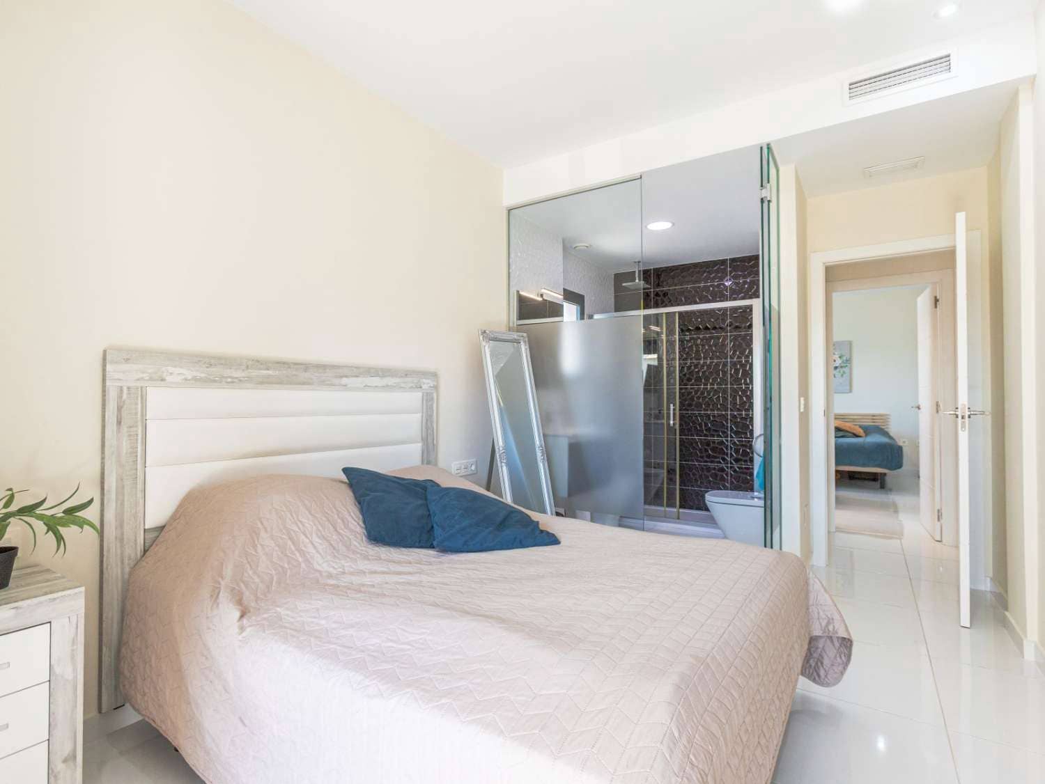 2 bedroom Apartment for sale in Torrevieja with pool - € 265,000 (Ref: 9655783)