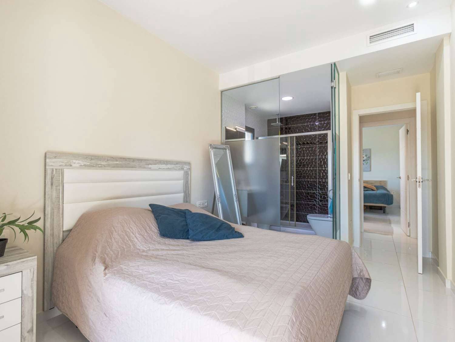 2 bedroom Apartment for sale in Torrevieja with pool - € 265,000 (Ref: 9655783)