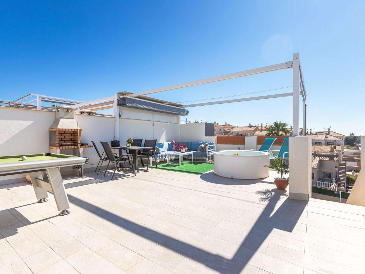 2 bedroom Apartment for sale in Torrevieja with pool - € 265,000 (Ref: 9655783)