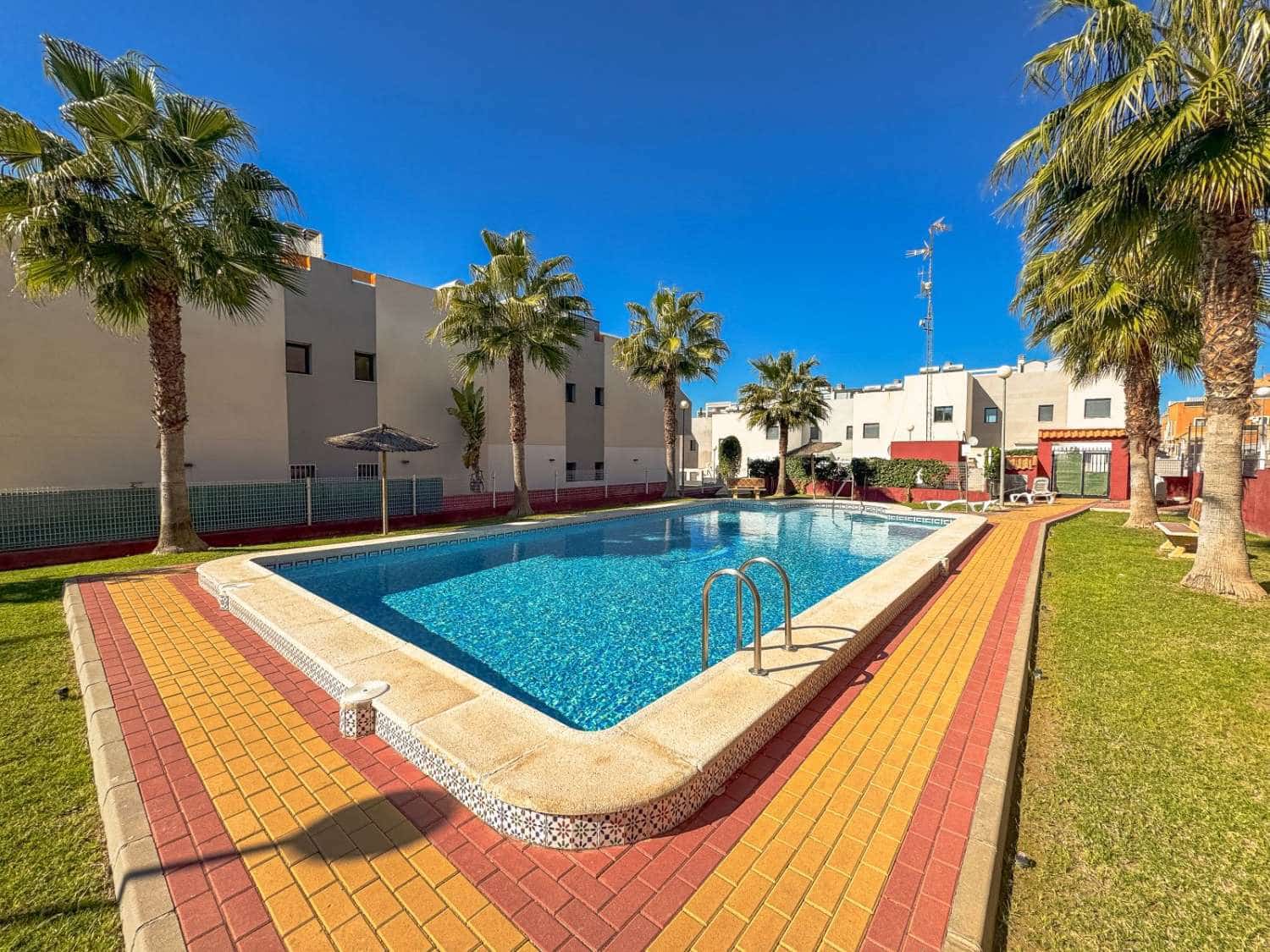 2 bedroom Apartment for sale in Torrevieja with pool - € 265,000 (Ref: 9655783)