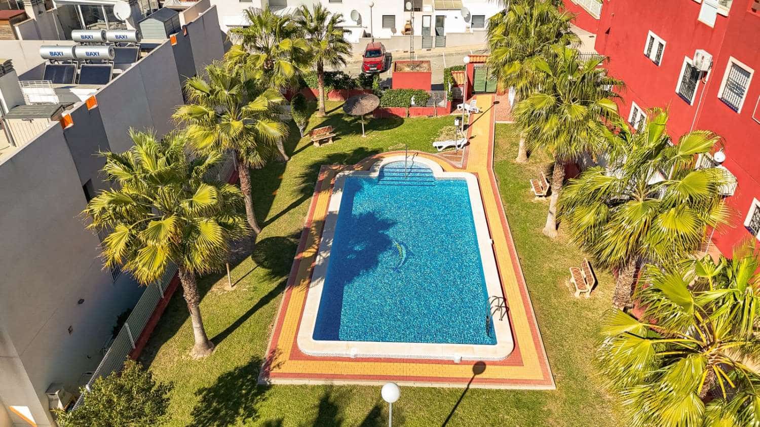 2 bedroom Apartment for sale in Torrevieja with pool - € 265,000 (Ref: 9655783)