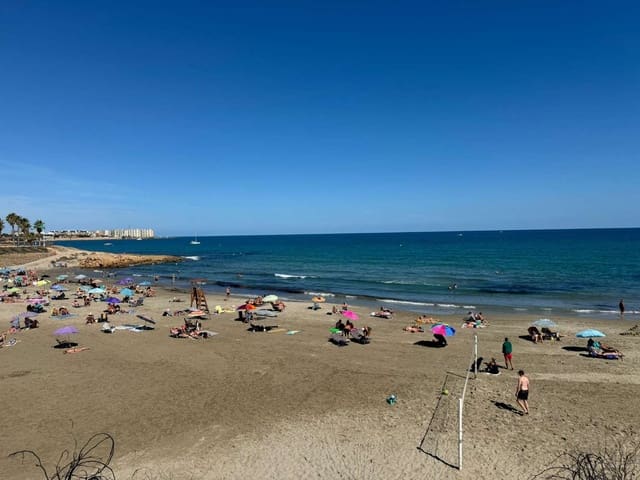 4 Zimmer Villa zu verkaufen in Punta Prima, Orihuela mit Pool - 570.000 € (Ref: 9666141)