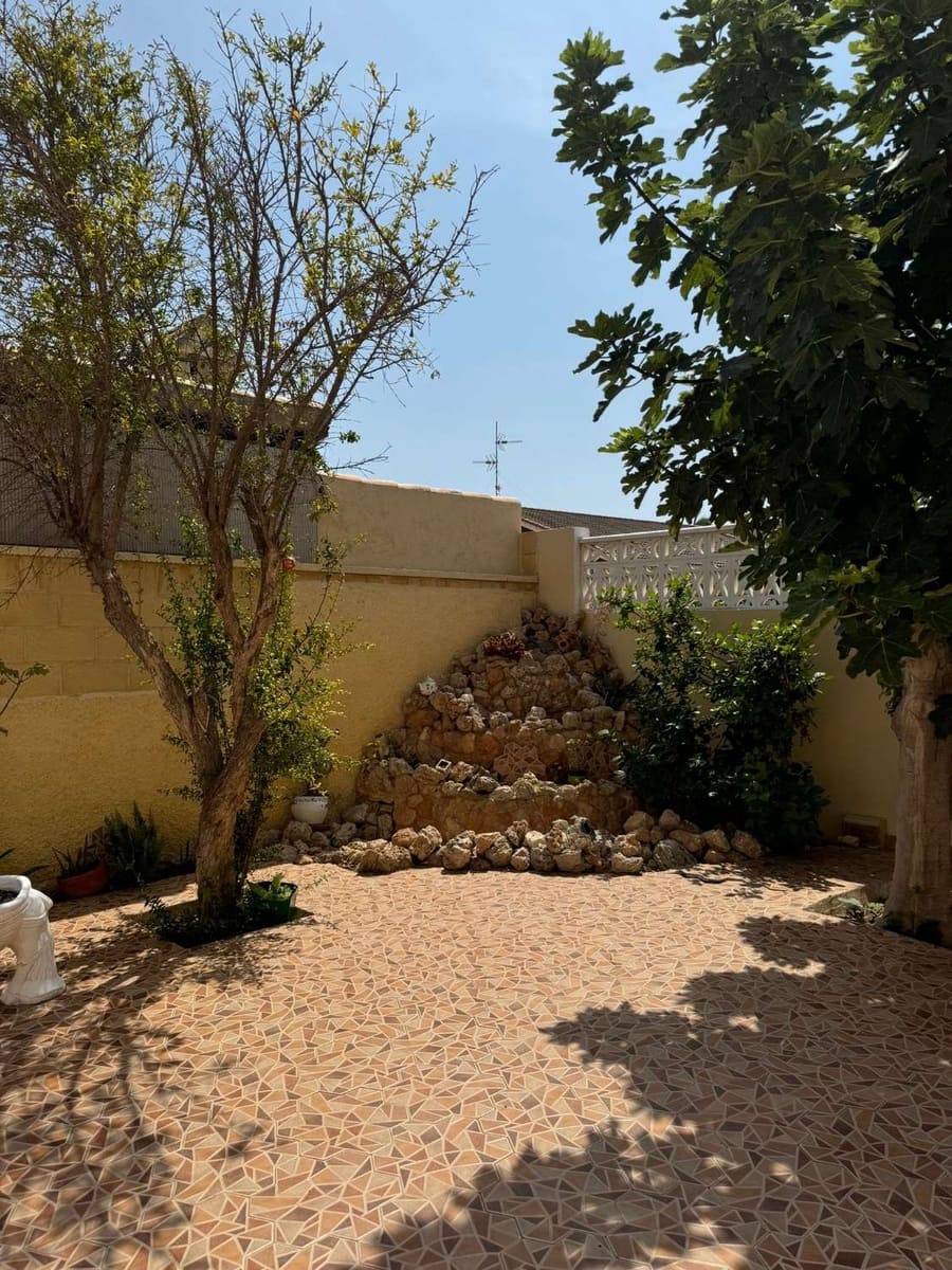 4 makuuhuone Huvila myytävänä paikassa Orihuela Costa mukana uima-altaan - 570 000 € (Ref: 9666141)