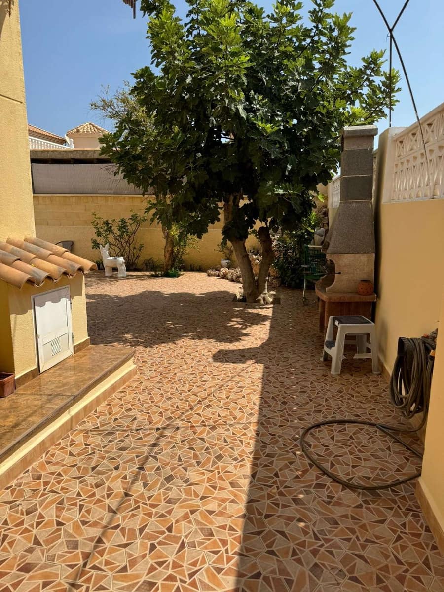 4 makuuhuone Huvila myytävänä paikassa Orihuela Costa mukana uima-altaan - 570 000 € (Ref: 9666141)