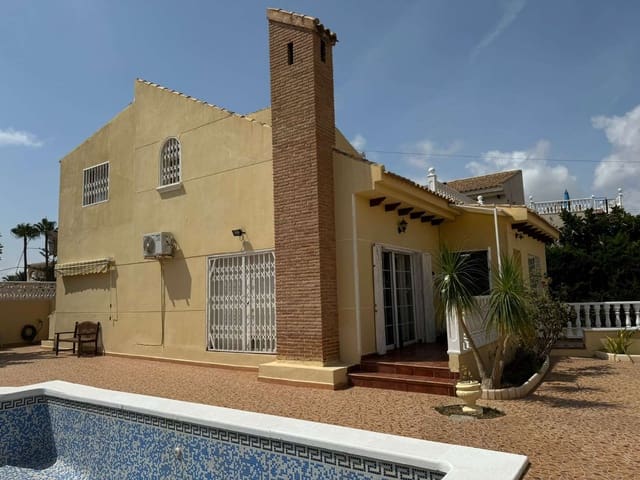 4 Zimmer Villa zu verkaufen in Punta Prima, Orihuela mit Pool - 570.000 € (Ref: 9666141)
