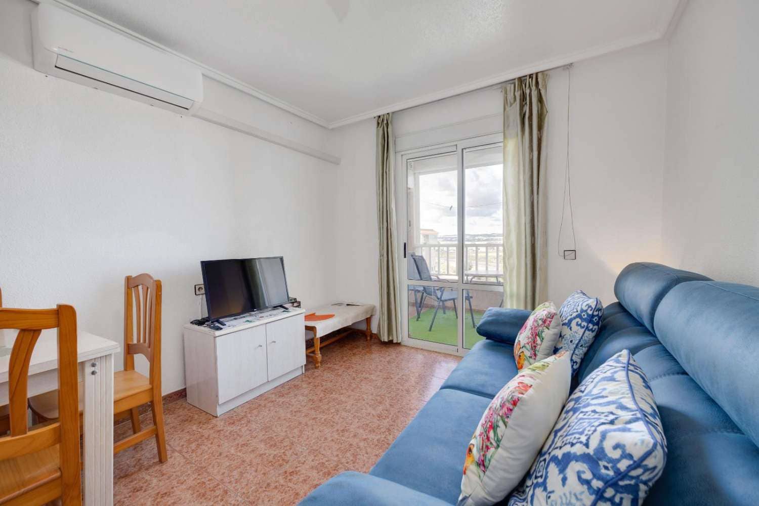 2 bedroom Apartment for sale in Torrevieja with pool - € 159,969 (Ref: 9670219)