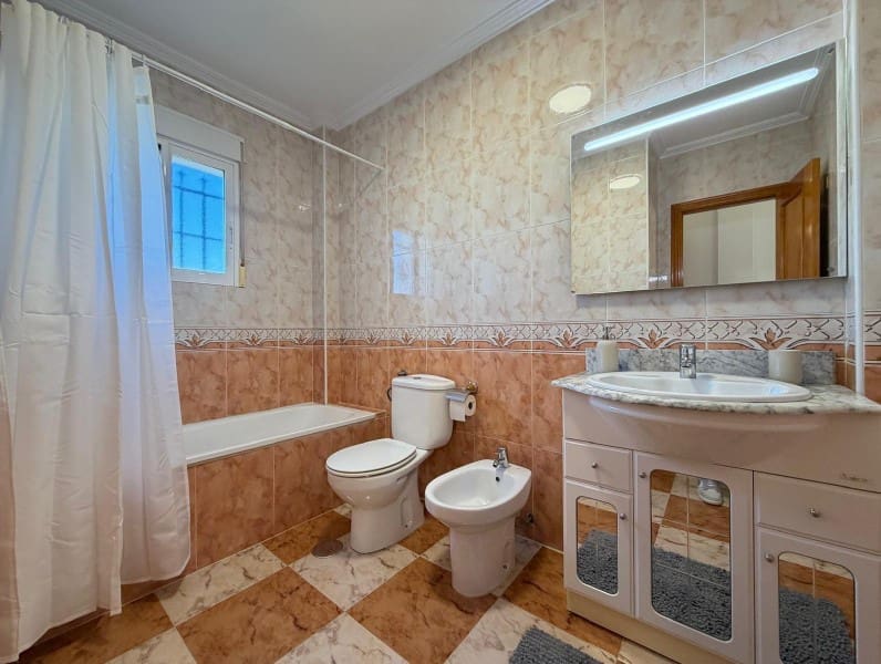 2 soverom Bungalow til salgs i Orihuela Costa med svømmebasseng garasje - € 225 000 (Ref: 9677008)