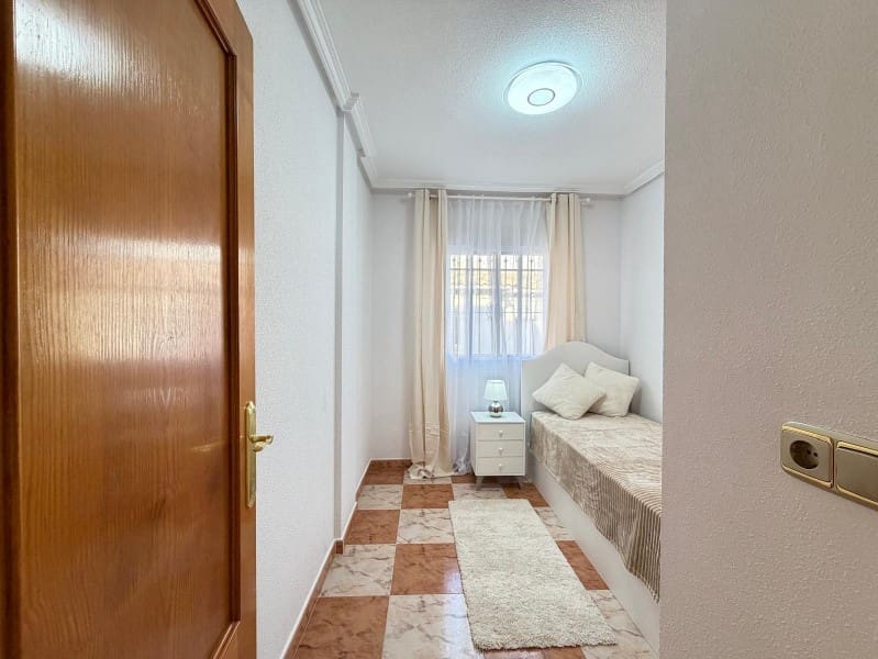 2 soverom Bungalow til salgs i Orihuela Costa med svømmebasseng garasje - € 225 000 (Ref: 9677008)