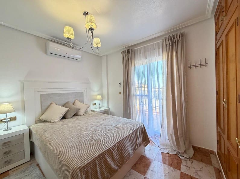 2 soverom Bungalow til salgs i Orihuela Costa med svømmebasseng garasje - € 225 000 (Ref: 9677008)