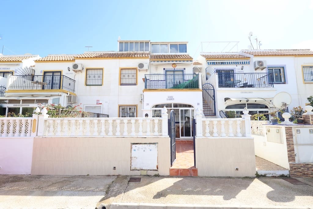2 soveværelse Lejlighed til salg i Torrevieja med swimmingpool - € 148.000 (Ref: 9677009)