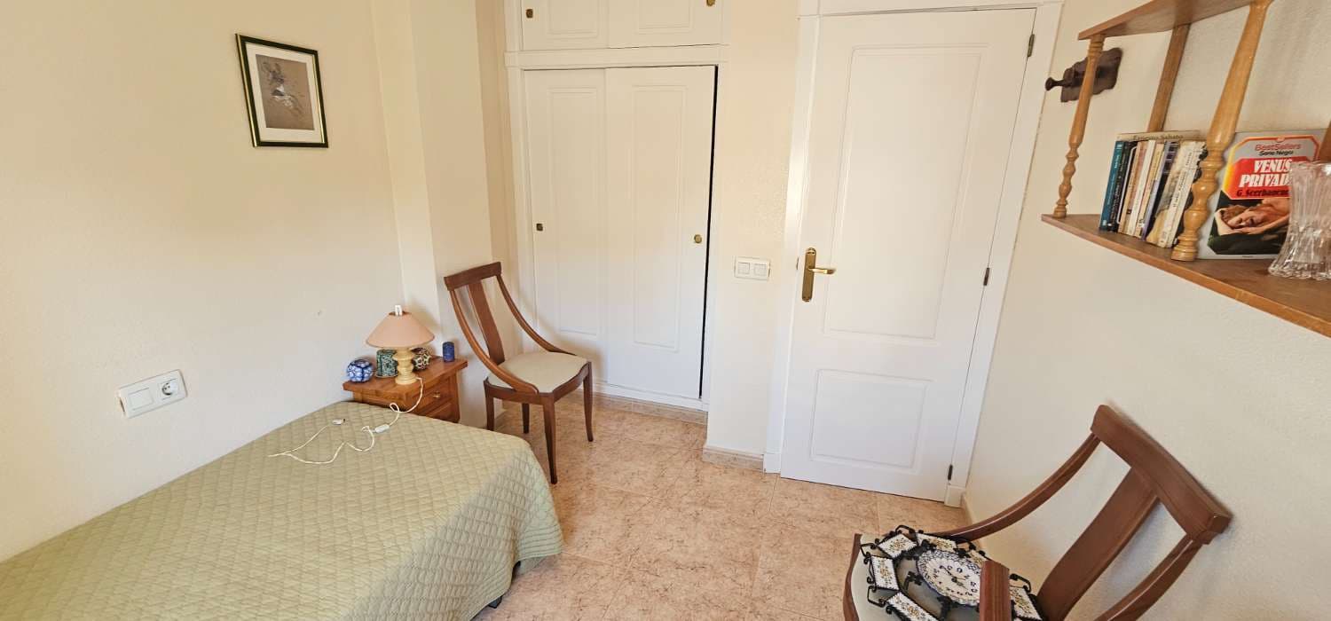 Adosado de 4 habitaciones en Torrevieja en venta con garaje - 292.000 € (Ref: 9679610)