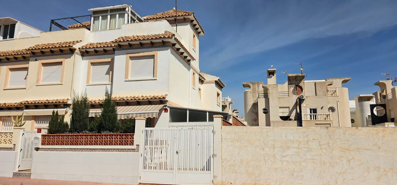 Adosado de 4 habitaciones en Torrevieja en venta con garaje - 292.000 € (Ref: 9679610)