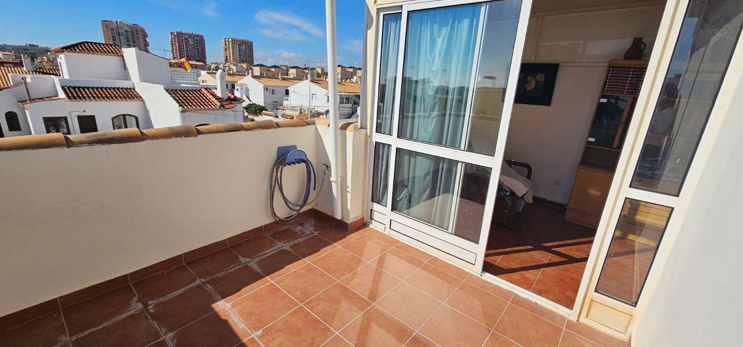 Adosado de 4 habitaciones en Torrevieja en venta con garaje - 292.000 € (Ref: 9679610)