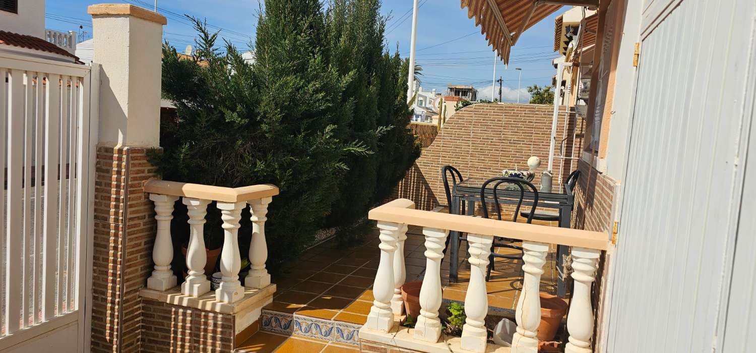 Adosado de 4 habitaciones en Torrevieja en venta con garaje - 292.000 € (Ref: 9679610)