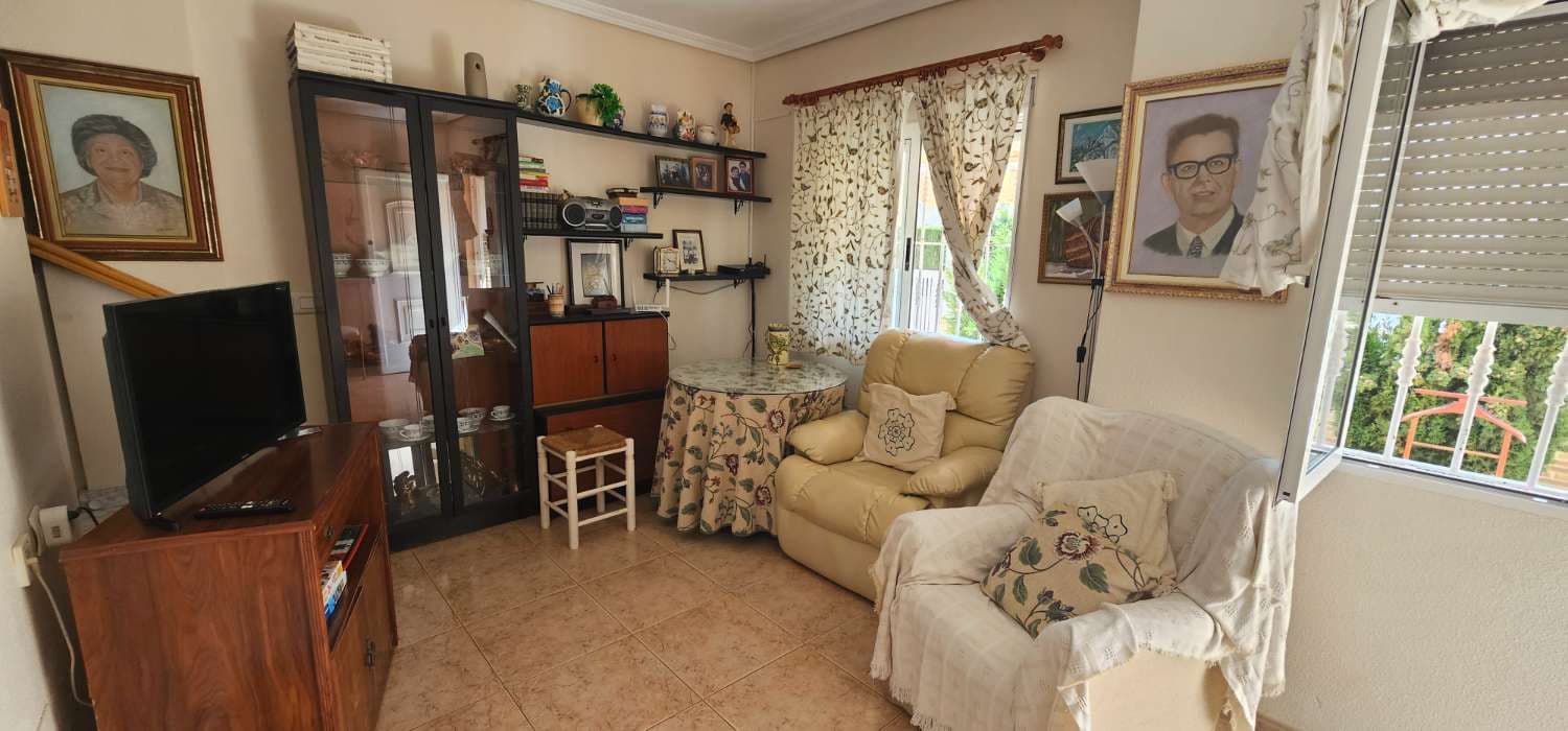 Adosado de 4 habitaciones en Torrevieja en venta con garaje - 292.000 € (Ref: 9679610)