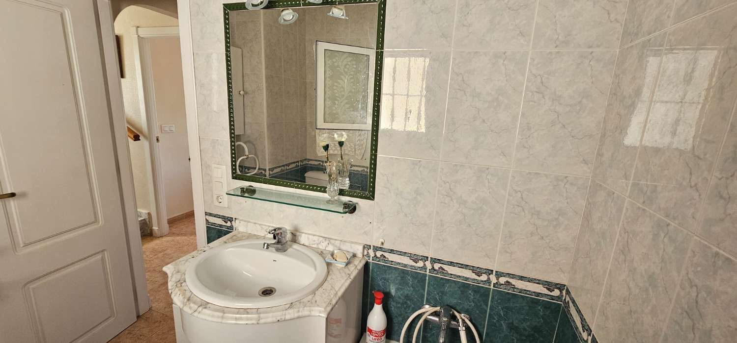 Adosado de 4 habitaciones en Torrevieja en venta con garaje - 292.000 € (Ref: 9679610)