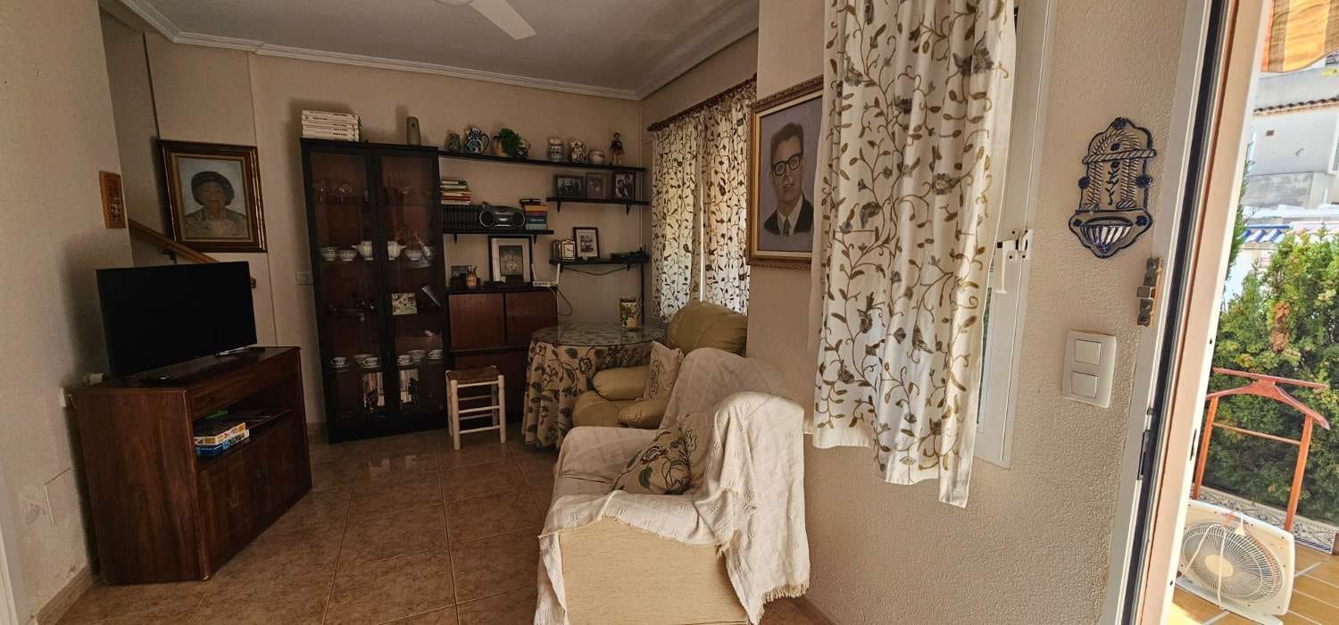 Adosado de 4 habitaciones en Torrevieja en venta con garaje - 292.000 € (Ref: 9679610)