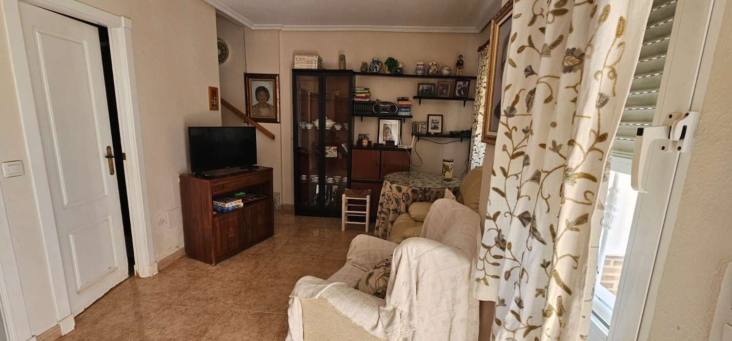 Adosado de 4 habitaciones en Torrevieja en venta con garaje - 292.000 € (Ref: 9679610)
