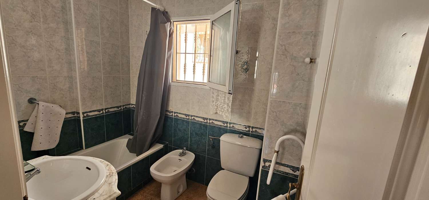 Adosado de 4 habitaciones en Torrevieja en venta con garaje - 292.000 € (Ref: 9679610)