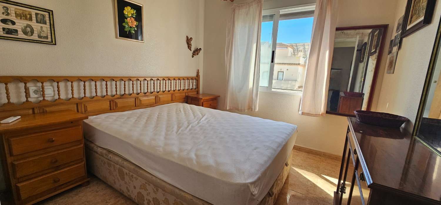 Adosado de 4 habitaciones en Torrevieja en venta con garaje - 292.000 € (Ref: 9679610)