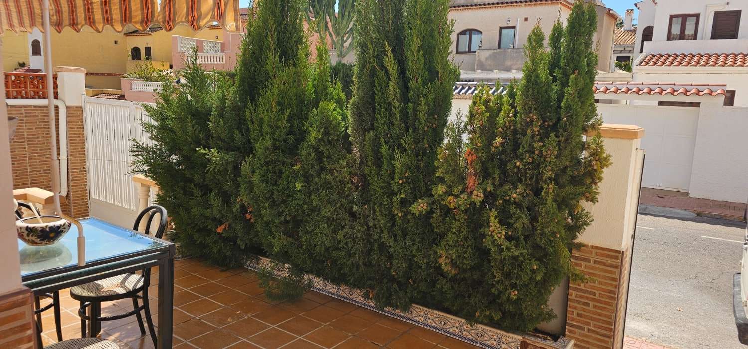 Adosado de 4 habitaciones en Torrevieja en venta con garaje - 292.000 € (Ref: 9679610)