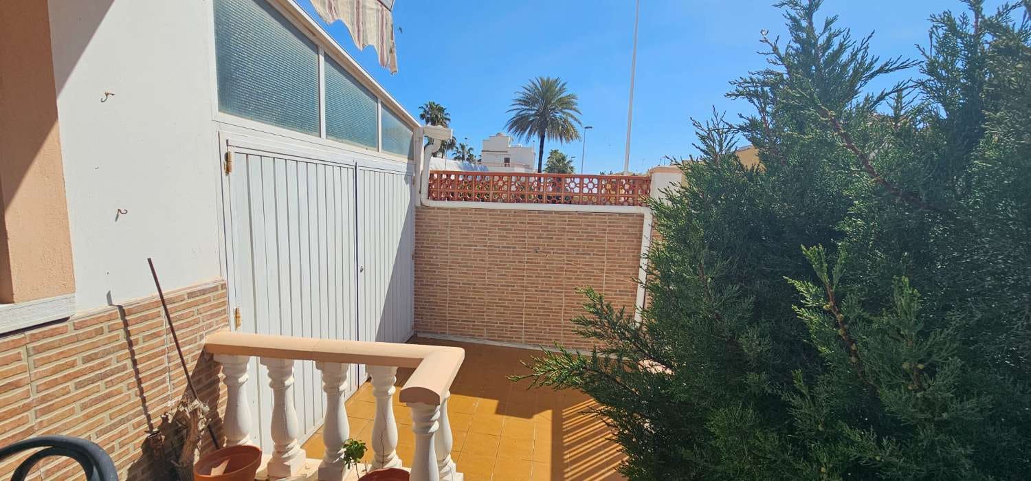 Adosado de 4 habitaciones en Torrevieja en venta con garaje - 292.000 € (Ref: 9679610)