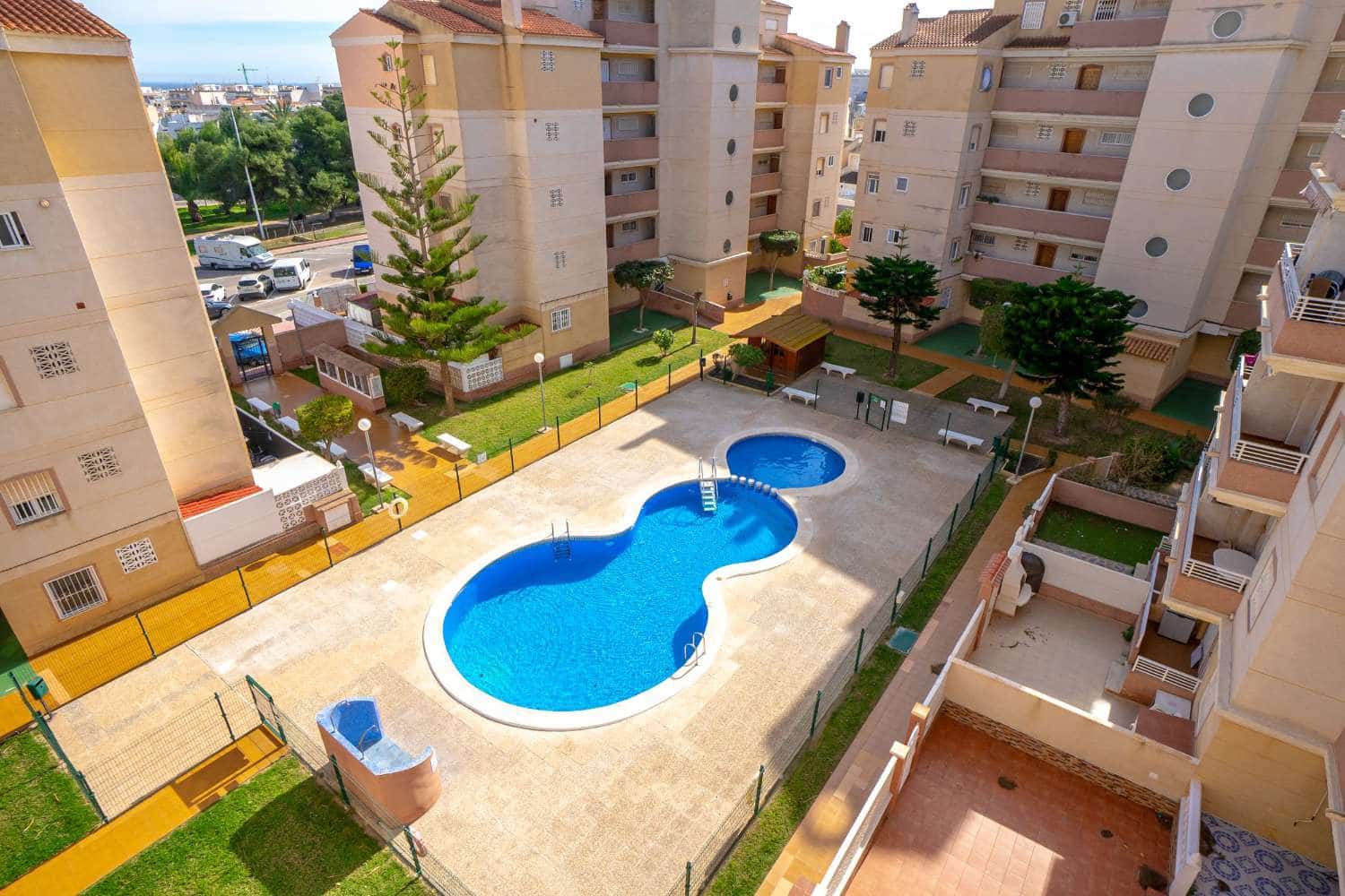 2 soveværelse Lejlighed til salg i Torrevieja med swimmingpool - € 145.000 (Ref: 9719710)