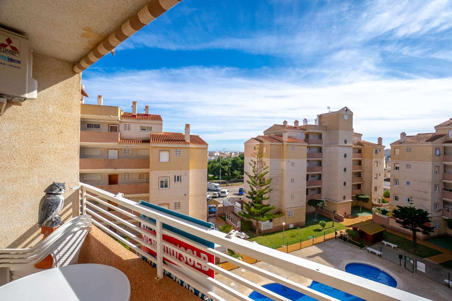 2 soveværelse Lejlighed til salg i Torrevieja med swimmingpool - € 145.000 (Ref: 9719710)