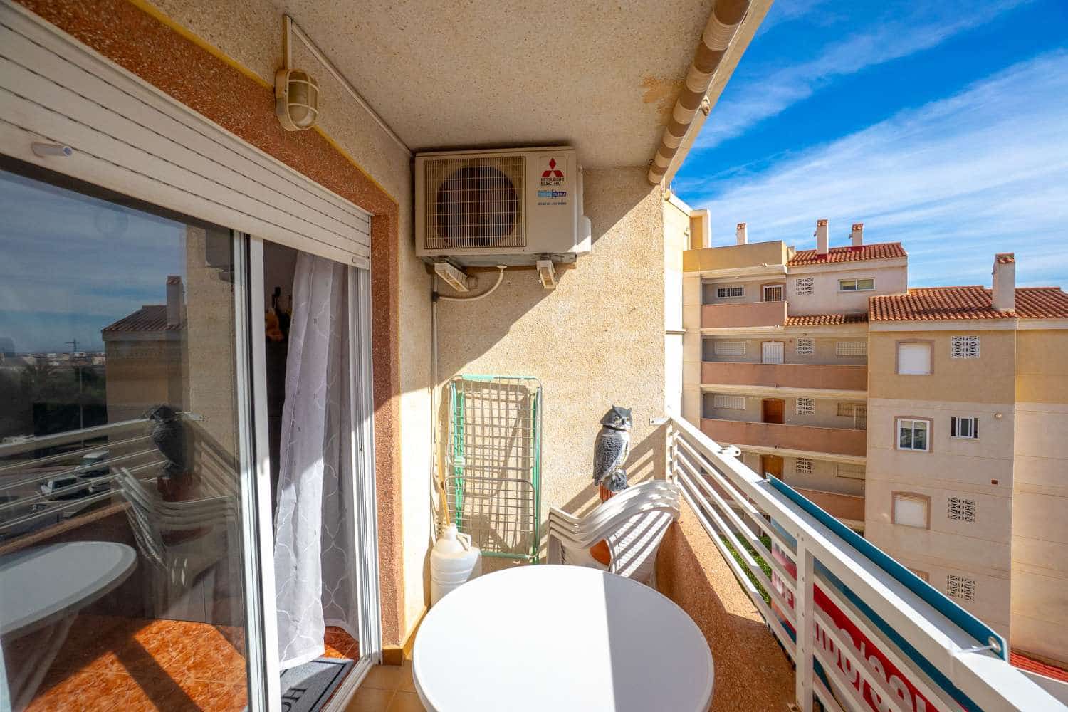 2 soveværelse Lejlighed til salg i Torrevieja med swimmingpool - € 145.000 (Ref: 9719710)