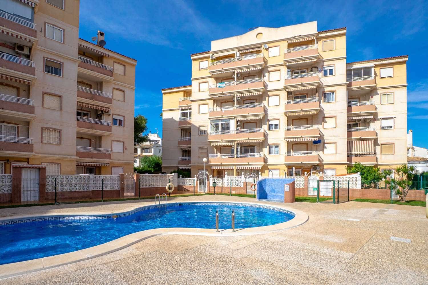 2 soveværelse Lejlighed til salg i Torrevieja med swimmingpool - € 145.000 (Ref: 9719710)