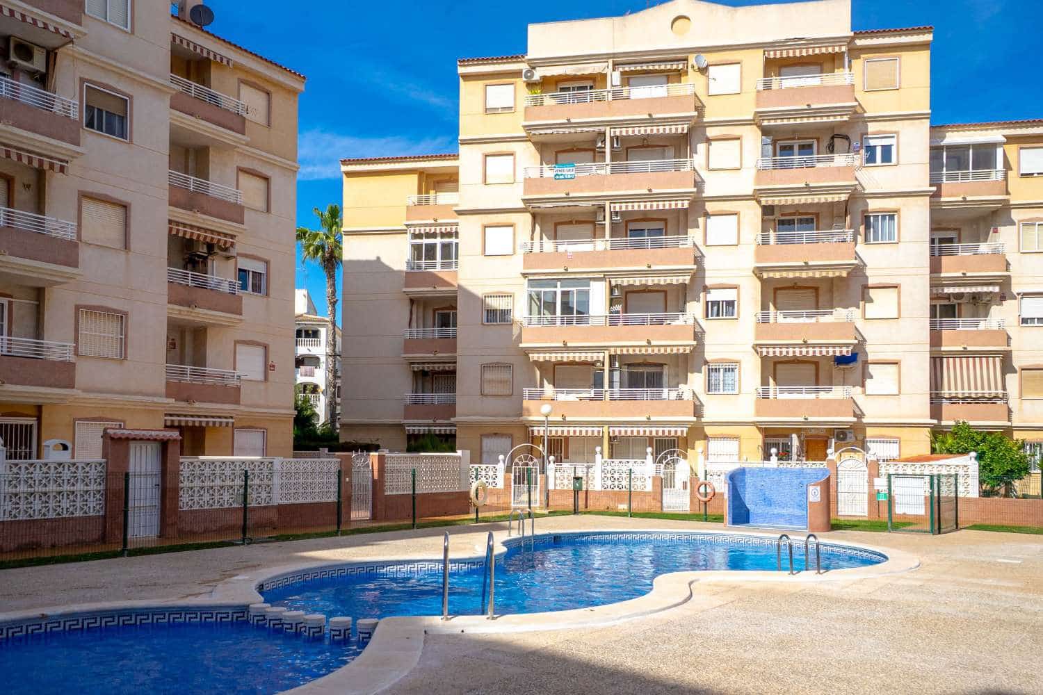 2 soveværelse Lejlighed til salg i Torrevieja med swimmingpool - € 145.000 (Ref: 9719710)