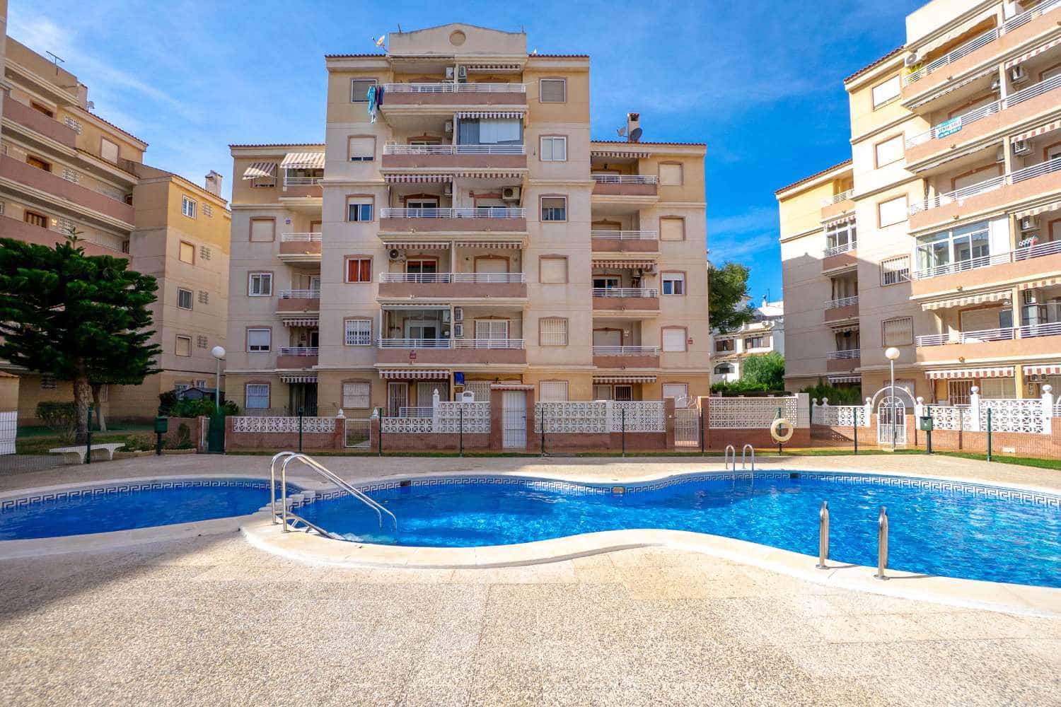 2 soveværelse Lejlighed til salg i Torrevieja med swimmingpool - € 145.000 (Ref: 9719710)