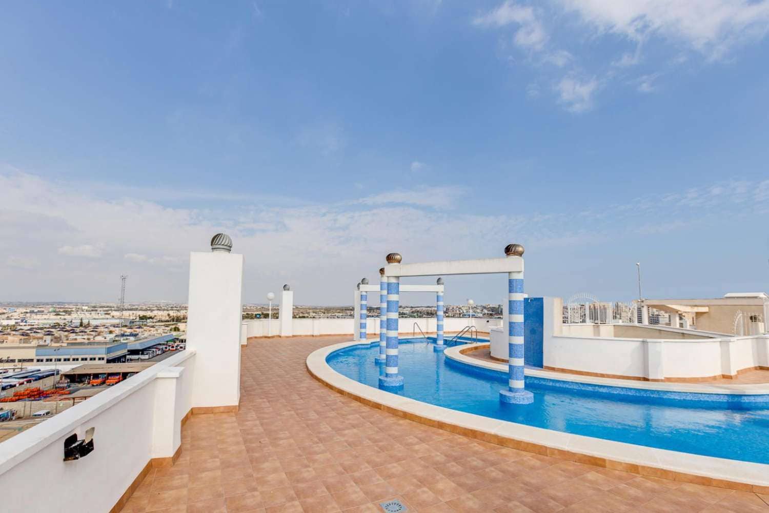 2 Zimmer Apartment zu verkaufen in Torrevieja mit Pool - 184.969 € (Ref: 9719711)