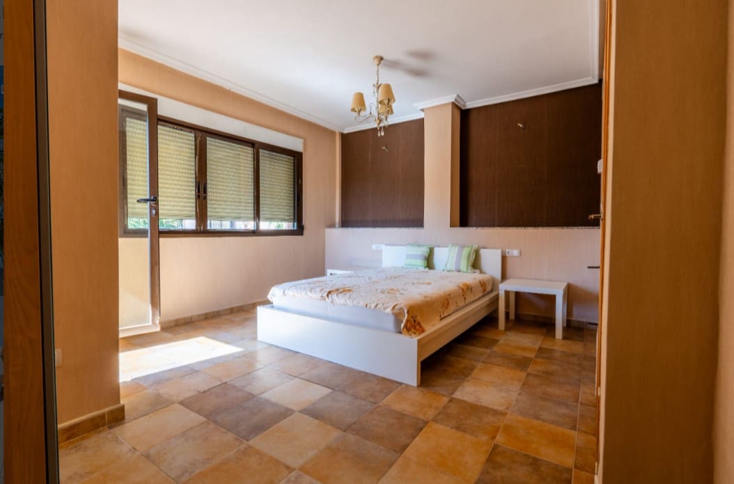 Chalet de 6 habitaciones en Orihuela en venta con piscina garaje - 365.000 € (Ref: 9751708)