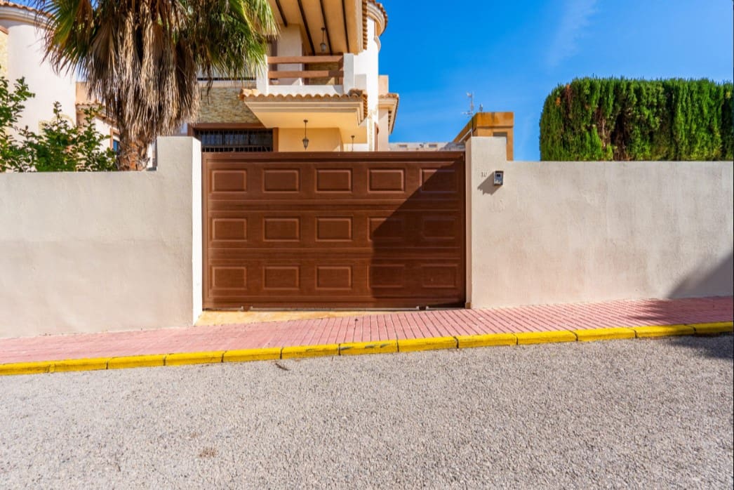 Chalet de 6 habitaciones en Orihuela en venta con piscina garaje - 365.000 € (Ref: 9751708)