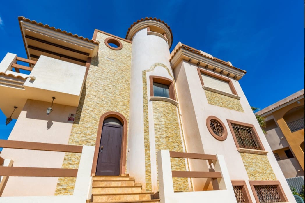 Chalet de 6 habitaciones en Orihuela en venta con piscina garaje - 365.000 € (Ref: 9751708)