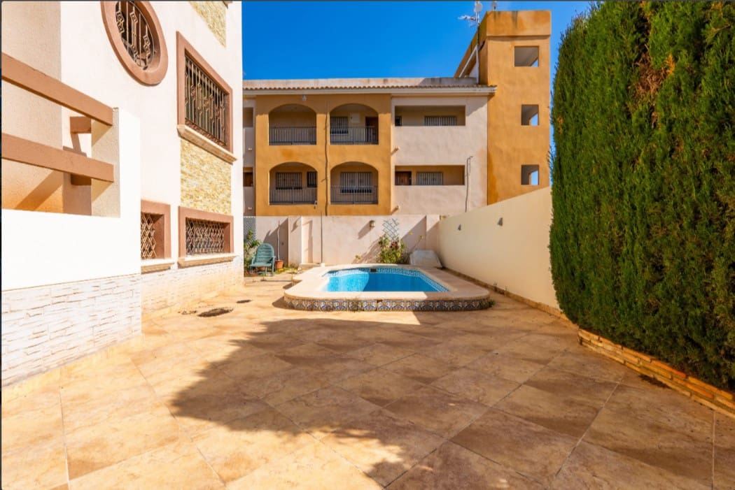 Chalet de 6 habitaciones en Orihuela en venta con piscina garaje - 365.000 € (Ref: 9751708)