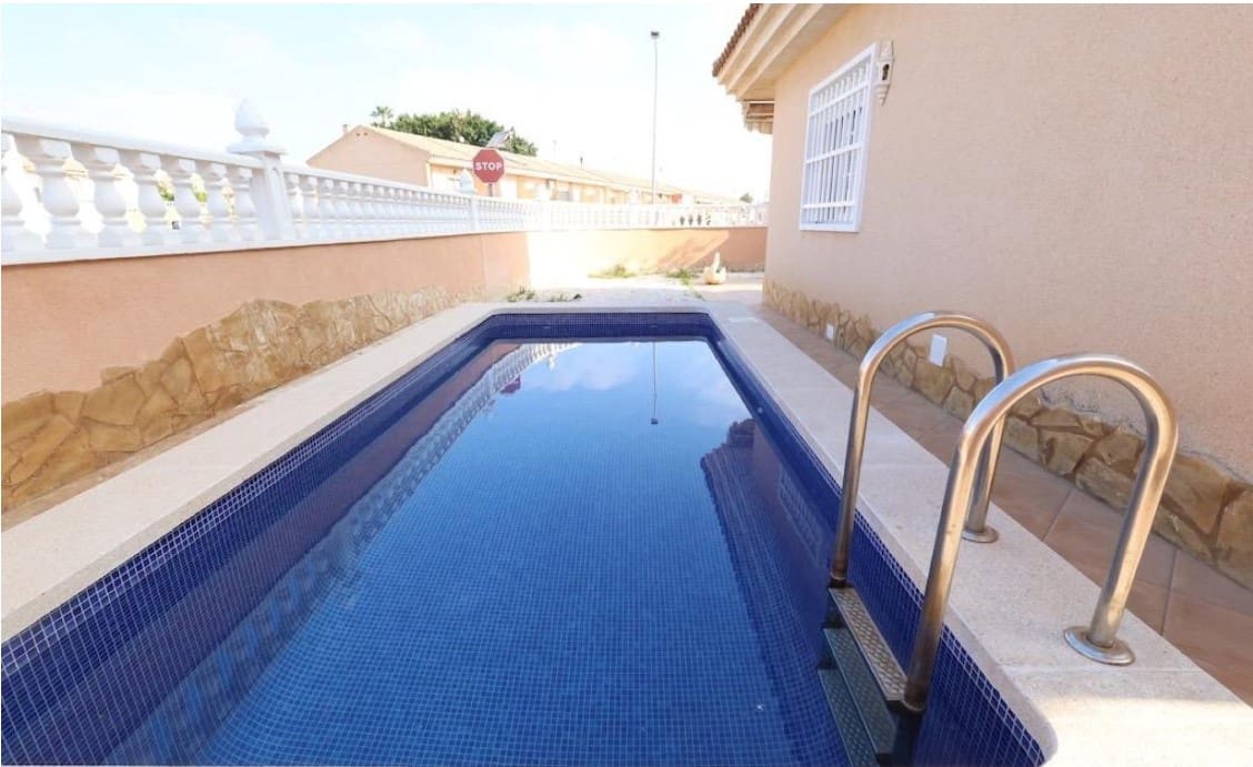 3 bedroom Villa for sale in Torrevieja with pool garage - € 330,000 (Ref: 9788208)