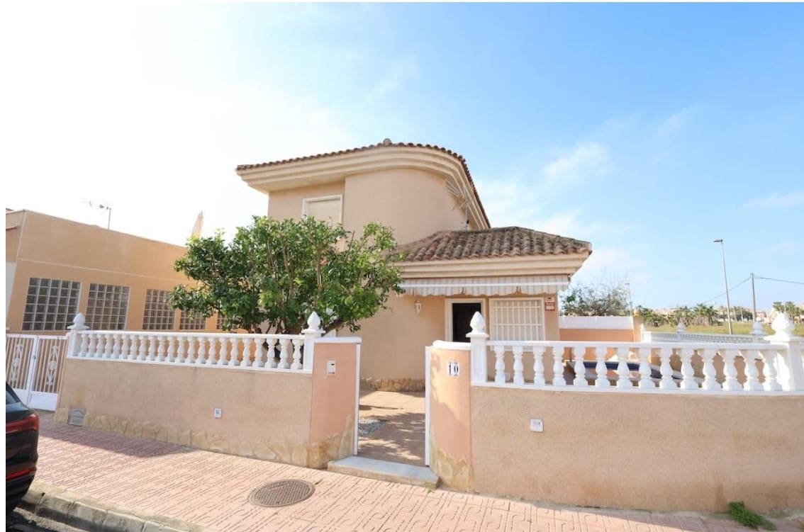 3 bedroom Villa for sale in Torrevieja with pool garage - € 330,000 (Ref: 9788208)