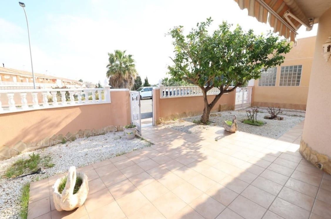 3 bedroom Villa for sale in Torrevieja with pool garage - € 330,000 (Ref: 9788208)