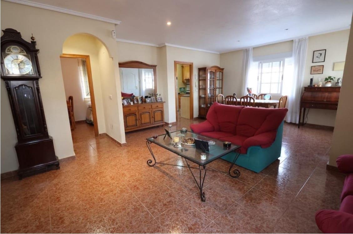 3 bedroom Villa for sale in Torrevieja with pool garage - € 330,000 (Ref: 9788208)