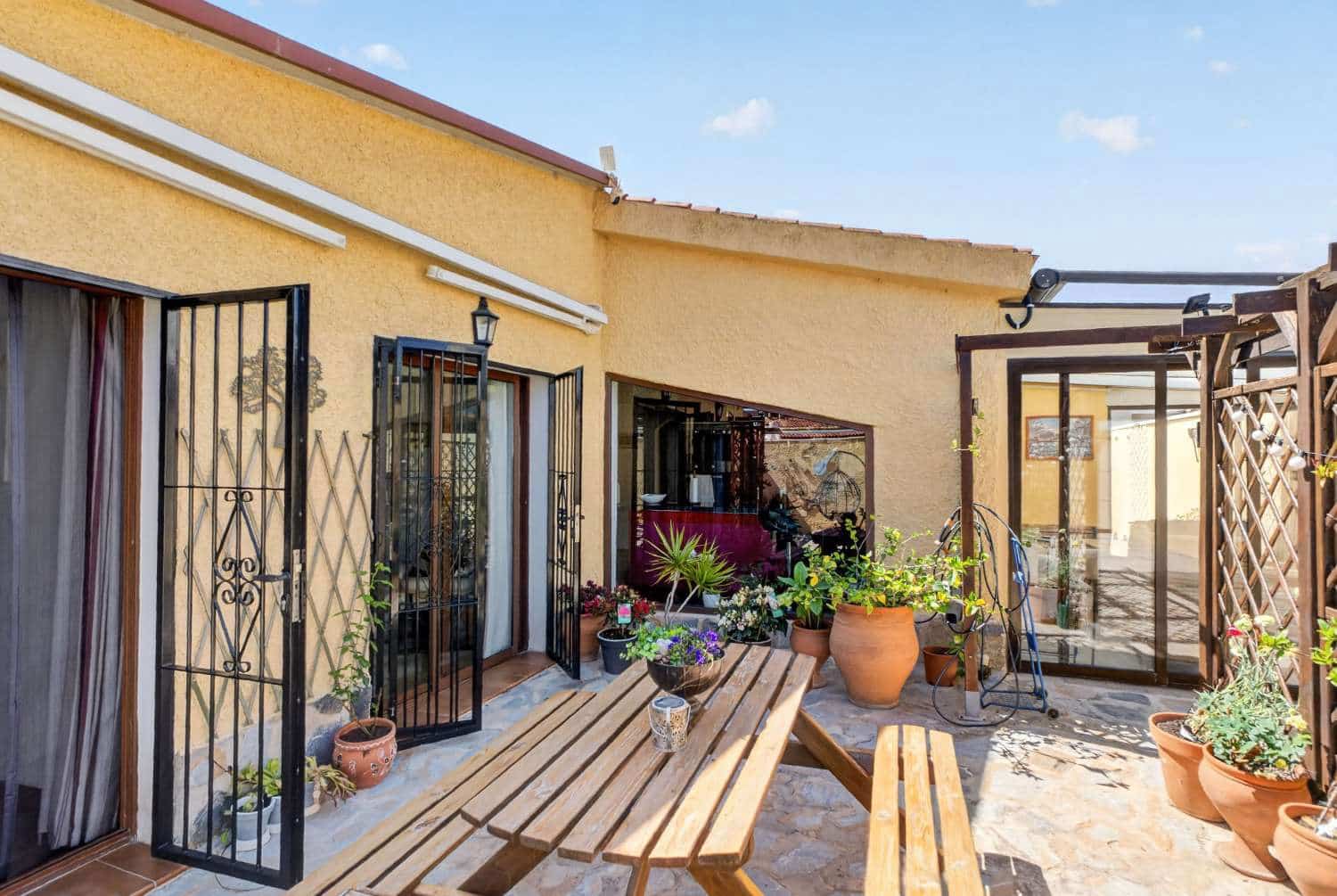 3 soverom Villa til salgs i Torrevieja med svømmebasseng garasje - € 525 000 (Ref: 9828783)