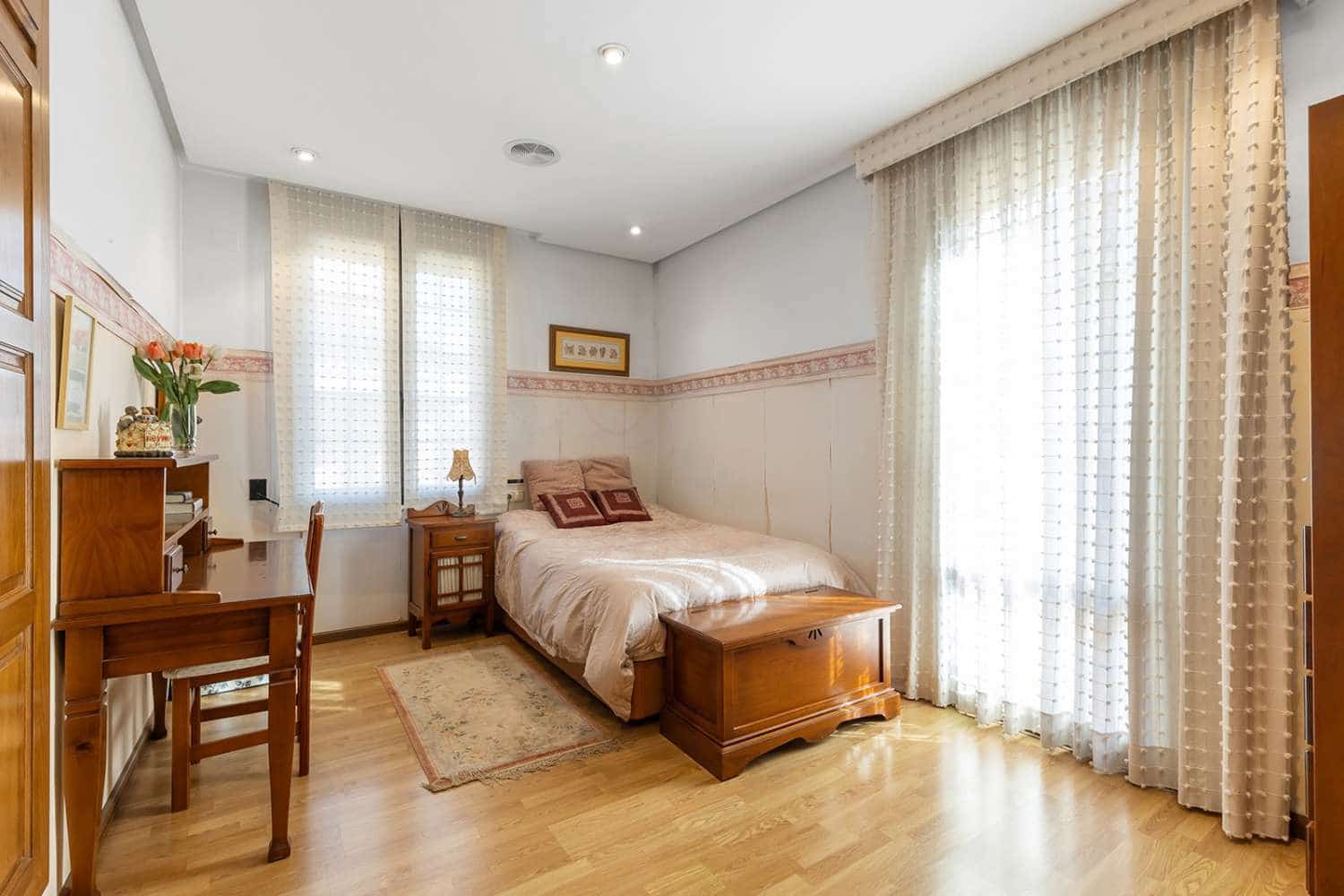 7 bedroom Villa for sale in La Veleta with pool - € 2,490,000 (Ref: 9828785)