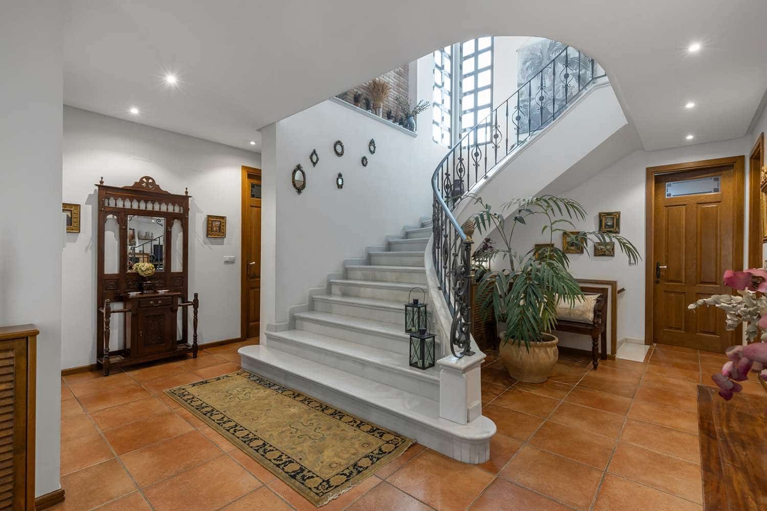 7 bedroom Villa for sale in La Veleta with pool - € 2,490,000 (Ref: 9828785)