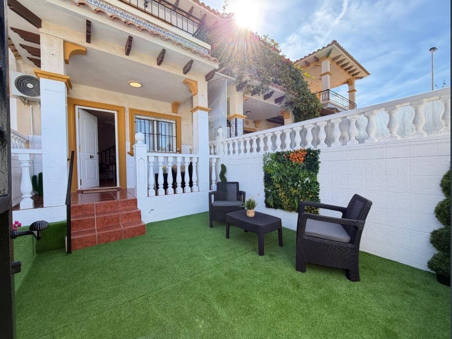3 makuuhuone Bungalow myytävänä paikassa Orihuela Costa mukana uima-altaan - 235 000 € (Ref: 9833419)