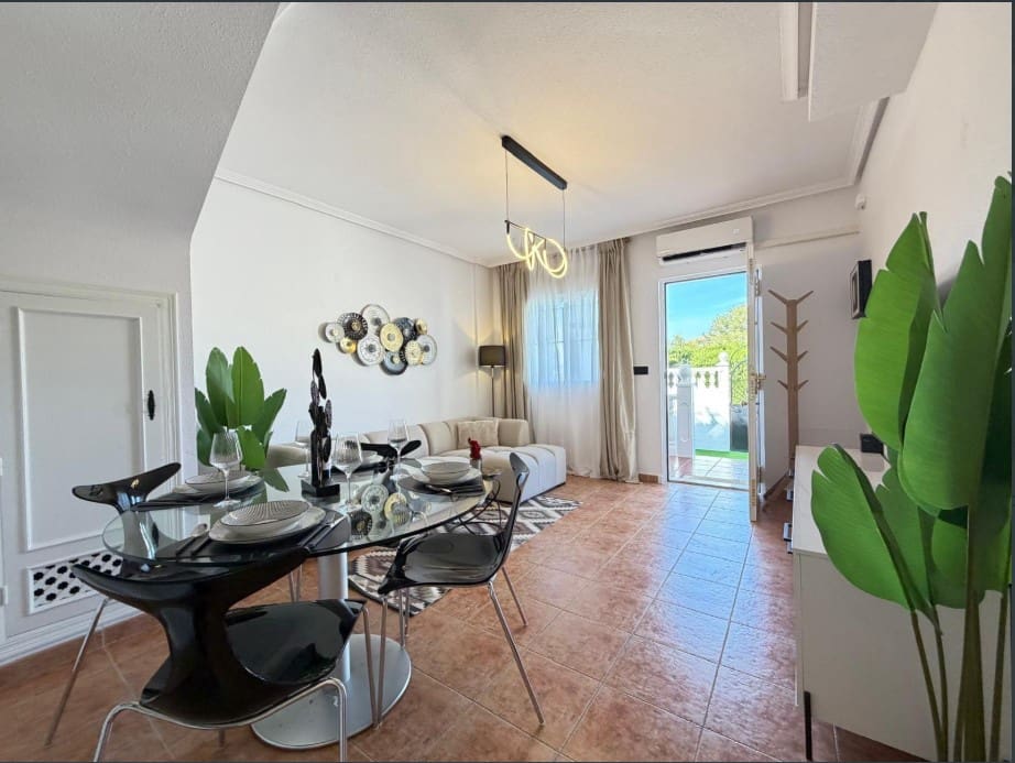 3 makuuhuone Bungalow myytävänä paikassa Orihuela Costa mukana uima-altaan - 235 000 € (Ref: 9833419)