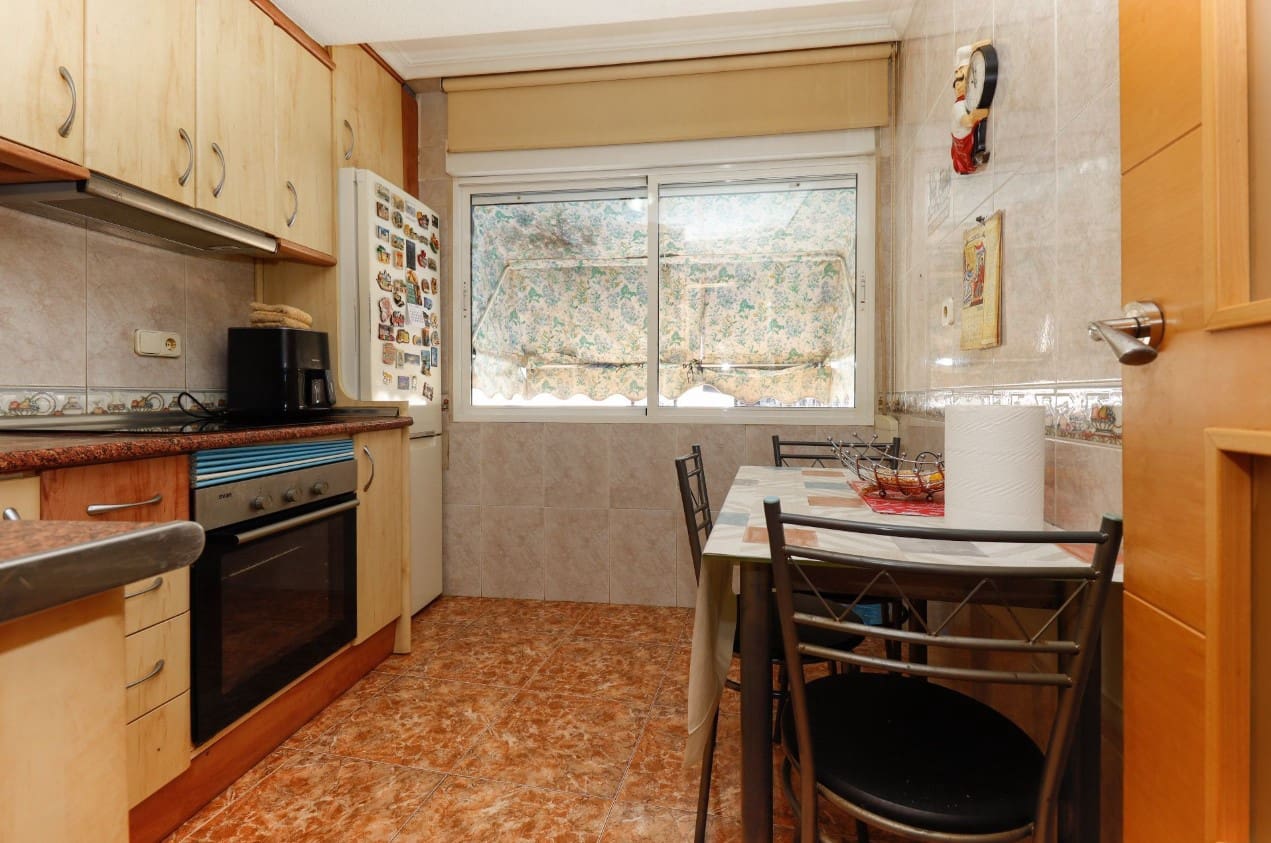 2 bedroom Apartment for sale in Torrevieja - € 128,000 (Ref: 9833421)