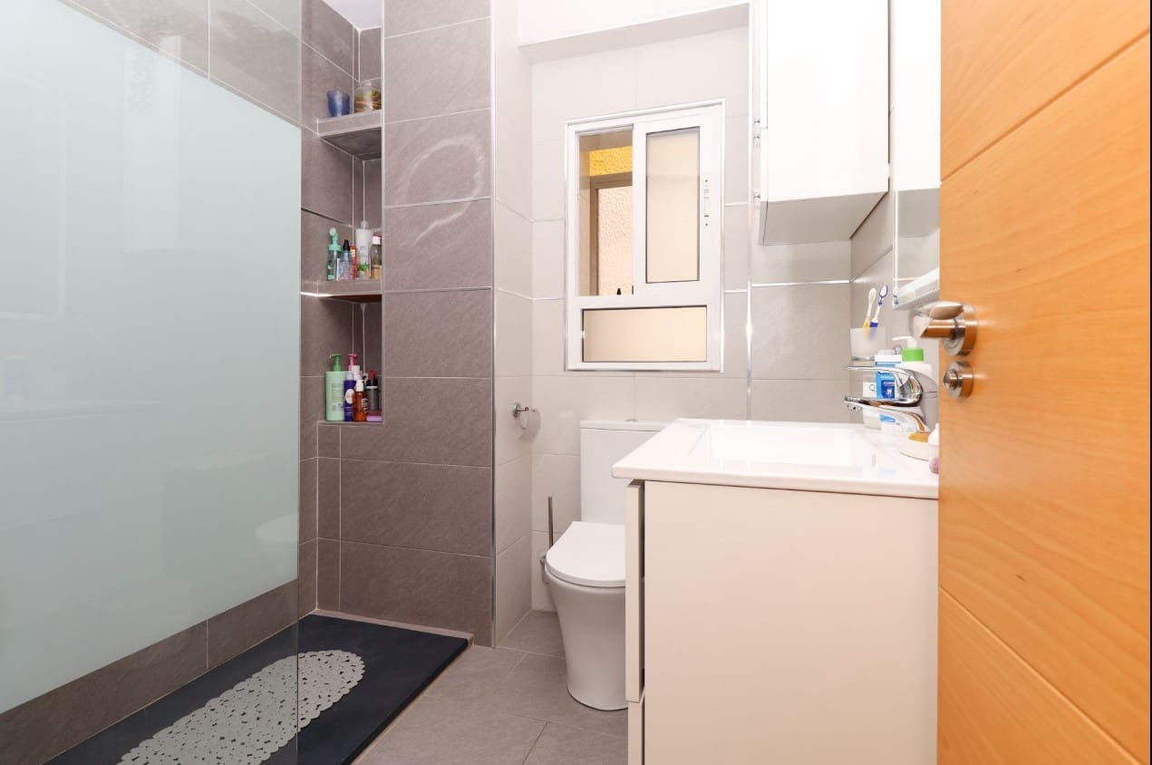 2 bedroom Apartment for sale in Torrevieja - € 128,000 (Ref: 9833421)